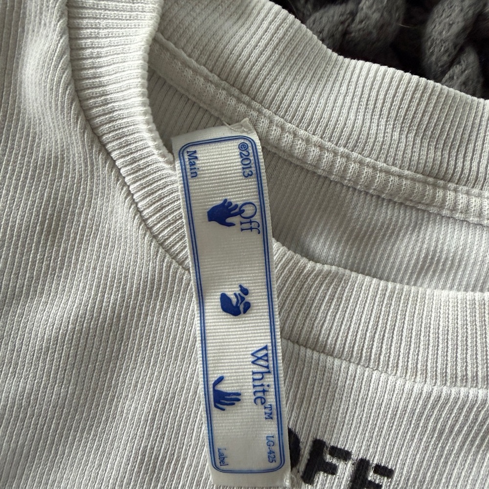 Off-White Ribbed Crop Top - Picture 2 of 3